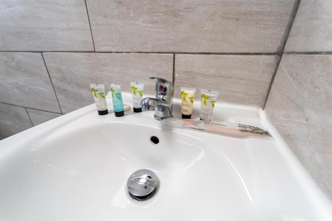 Stay Sa Equipped Studios Next To Uob And Qe! Бирмингем Номер фото