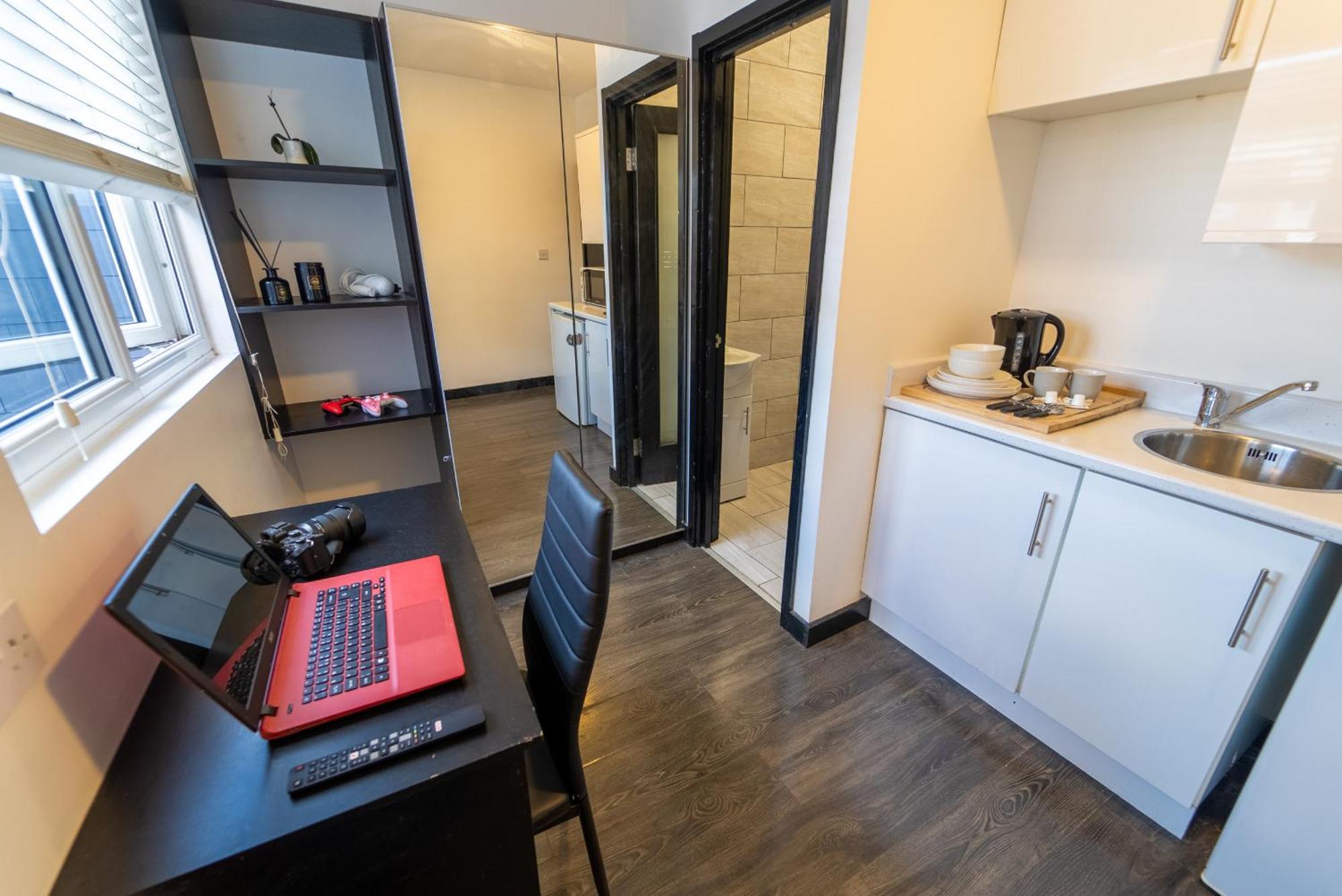 Stay Sa Equipped Studios Next To Uob And Qe! Бирмингем Номер фото